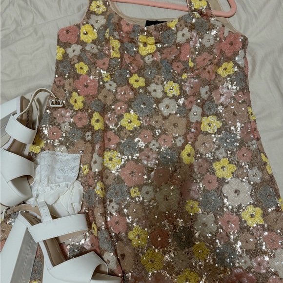 NWOT FLORAL SEQUIN SCOOP NECKLINE SPLIT MINI DRESS - Picture 12 of 12
